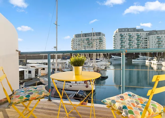 On The Water 4 With Free Parking By My Getaways